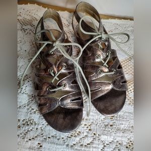US-W size 6 VANELi Edka Distressed Bronze Ghillie Lace-Up Slight Heeled Sandals